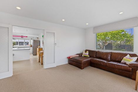 Photo of property in 8 Blenheim Place, Vogeltown, New Plymouth, 4310