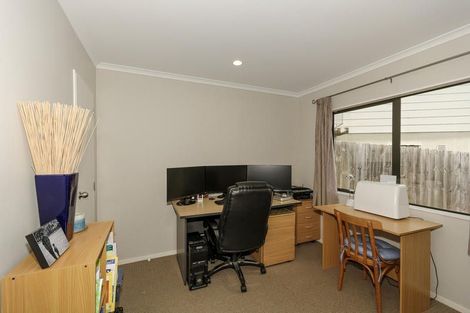 Photo of property in 10a Rena Place, West Harbour, Auckland, 0618