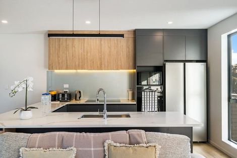 Photo of property in 7c Catalina Crescent, Forrest Hill, Auckland, 0620