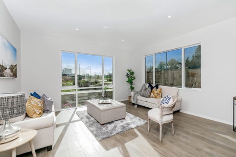 Photo of property in 16 Ropere Street, Kumeu, 0810