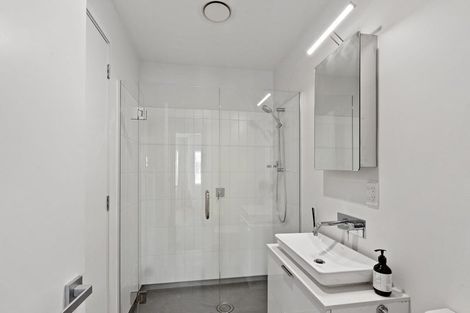 Photo of property in 9/83 Hinemoa Street, Birkenhead, Auckland, 0626