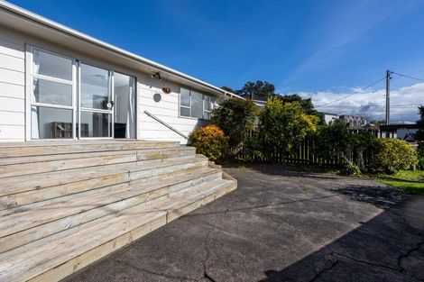 Photo of property in 2/811a Te Atatu Road, Te Atatu Peninsula, Auckland, 0610