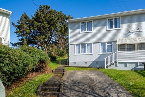 Photo of property in 8a-8b Devon Place, Cannons Creek, Porirua, 5024