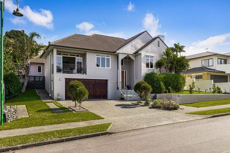 Photo of property in 30 Hogarth Rise, West Harbour, Auckland, 0618