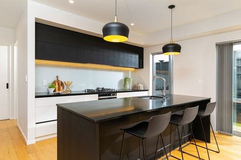 Photo of property in 144 East Coast Road, Forrest Hill, Auckland, 0620