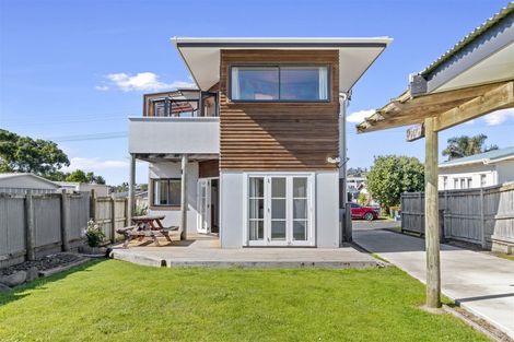 Photo of property in 2 Fyfe Road, Waihi Beach, 3611