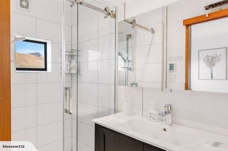 Photo of property in 5a Bolton Lane, Queenstown, 9300