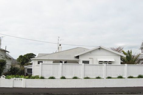 Photo of property in 15 Paynters Avenue, Strandon, New Plymouth, 4312