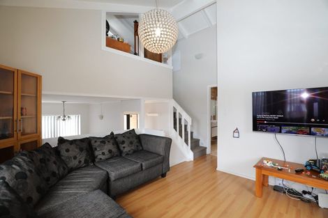 Photo of property in 91 Everglade Drive, Totara Heights, Auckland, 2105