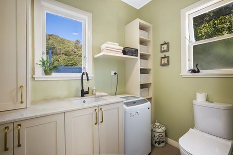 Photo of property in 425 Muritai Road, Eastbourne, Lower Hutt, 5013
