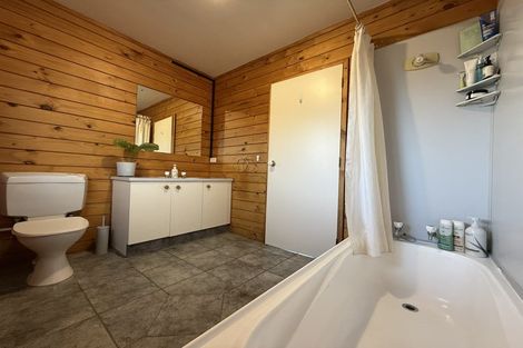 Photo of property in 4 Hadley Wood Drive, Wattle Downs, Auckland, 2103