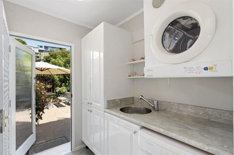 Photo of property in 2/31 Manly Esplanade, Browns Bay, Auckland, 0630