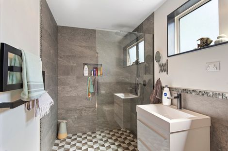 Photo of property in 13a Hanlon Crescent, Narrow Neck, Auckland, 0624