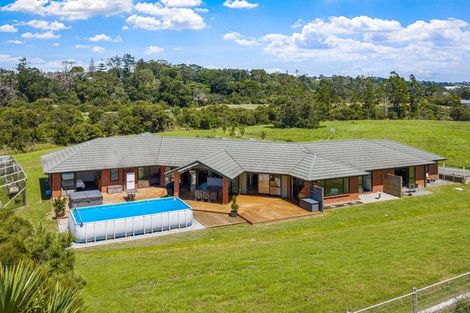 Photo of property in 13 Te Awa Place, Red Beach, 0932