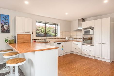 Photo of property in 18 Lowry Avenue, Redwood, Christchurch, 8051