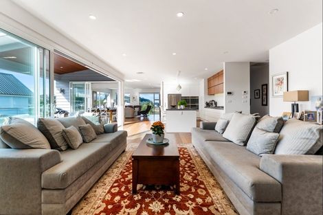 Photo of property in 14 Tauwaka Crescent, Riverhead, 0820