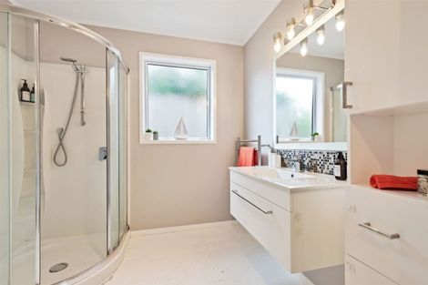 Photo of property in 15 Cunliffe Street, Johnsonville, Wellington, 6037