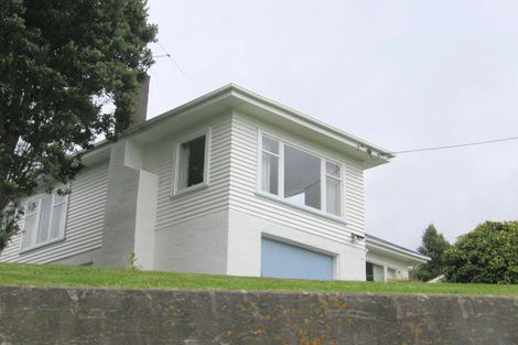 Photo of property in 17 Hampton Hill Road, Tawa, Wellington, 5028