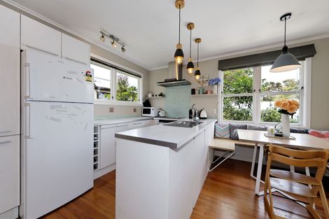 Photo of property in 30 Atkinson Road, Titirangi, Auckland, 0604