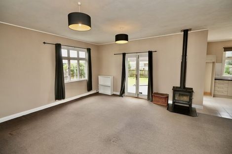 Photo of property in 27 Milverton Avenue, Hokowhitu, Palmerston North, 4410