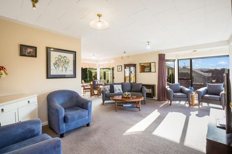 Photo of property in 16 Albatross Close, Whitby, Porirua, 5024