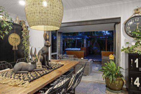 Photo of property in 10 Cooke Farm Grove, Waiwhakaiho, New Plymouth, 4312