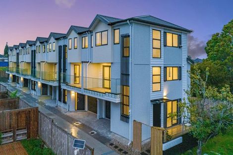 Photo of property in 1/17 Kingdale Road, Henderson, Auckland, 0610