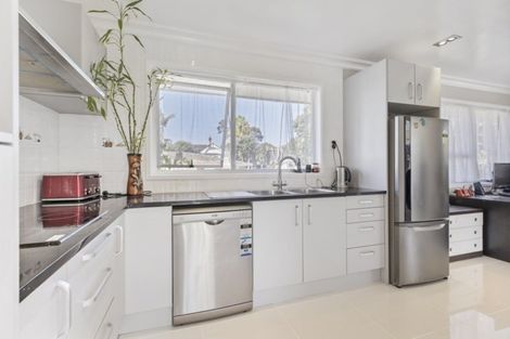 Photo of property in 17 Freshney Place, Hillpark, Auckland, 2102
