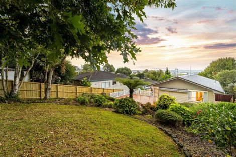 Photo of property in 2/4 Osmond Court, Sunnyvale, Auckland, 0612