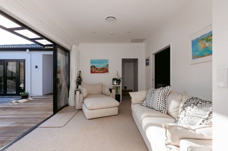 Photo of property in 5 Piha Close, Papamoa Beach, Papamoa, 3118