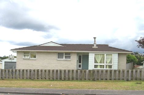 Photo of property in 30 Brougham Place, West Harbour, Auckland, 0618