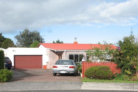 Photo of property in 10 Albertson Place, Manurewa, Auckland, 2102