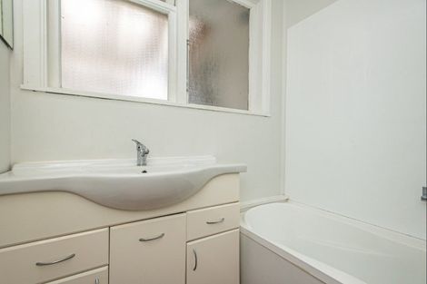 Photo of property in 8 Bradford Place, Awapuni, Palmerston North, 4412