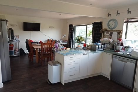 Photo of property in 9 San Fernando Way, Henderson, Auckland, 0612