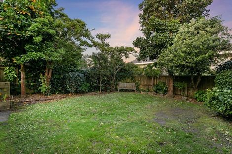 Photo of property in 1/211 Onewa Road, Birkenhead, Auckland, 0626