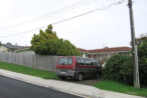 Photo of property in 2a Kinapori Terrace, Newlands, Wellington, 6037