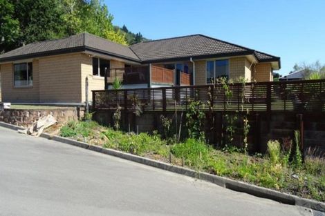 Photo of property in 112 Milton Terrace, Picton, 7220