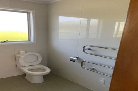 Photo of property in 17 Salamanca Road, Sunnynook, Auckland, 0620