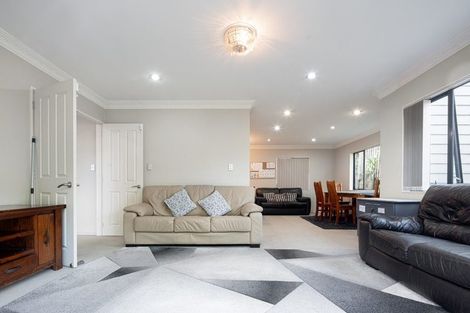 Photo of property in 1 Mana Lane, Pinehill, Auckland, 0632