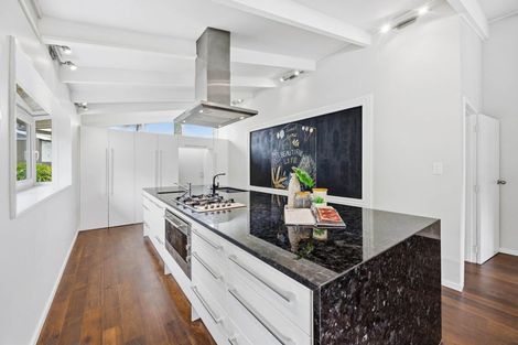 Photo of property in 26 Pickwick Parade, Mellons Bay, Auckland, 2014