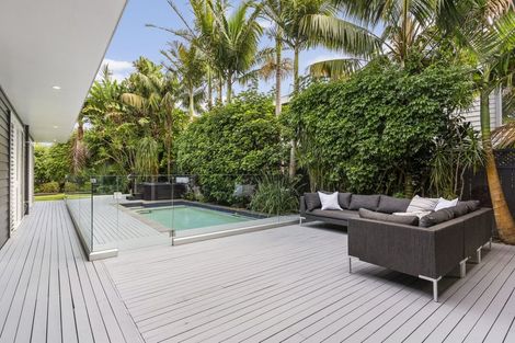 Photo of property in 20 Marine Parade, Mellons Bay, Auckland, 2014