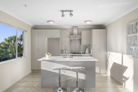 Photo of property in 9 Kittiwake Drive, Schnapper Rock, Auckland, 0632