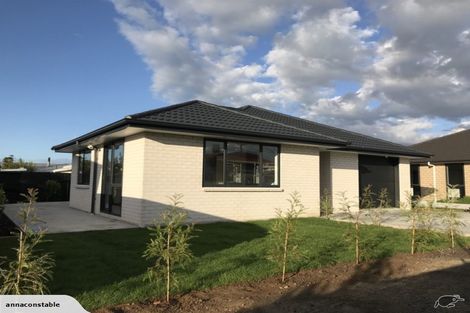 Photo of property in 30 Queenwood Road, Levin, 5510