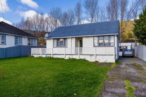 Photo of property in 68 Strand Crescent, Naenae, Lower Hutt, 5011