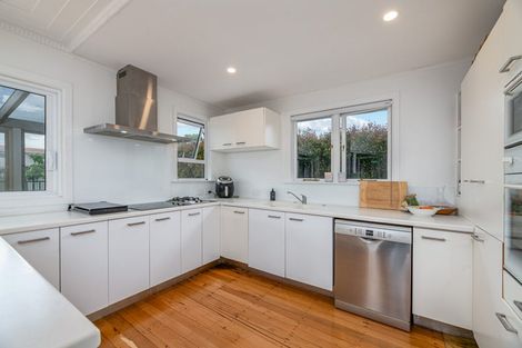 Photo of property in 13 Peachgrove Road, Te Atatu Peninsula, Auckland, 0610