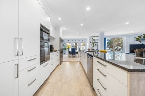 Photo of property in 1c Queen Street, New Plymouth, 4310