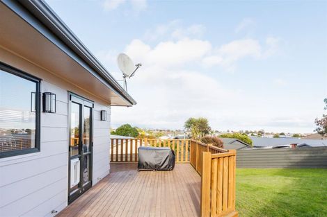 Photo of property in 12 Lydia Place, Kelvin Grove, Palmerston North, 4414