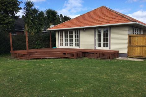 Photo of property in 64 Taikata Road, Te Atatu Peninsula, Auckland, 0610