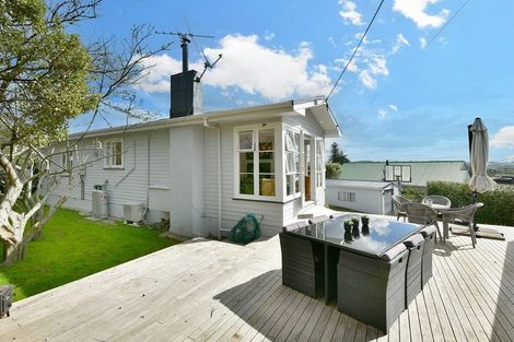 Photo of property in 7 Karaka Street, Helensville, 0800