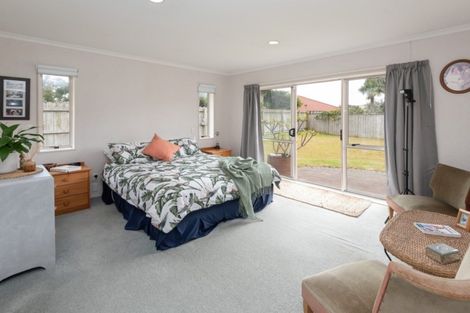 Photo of property in 22 Montecito Place, Golflands, Auckland, 2013